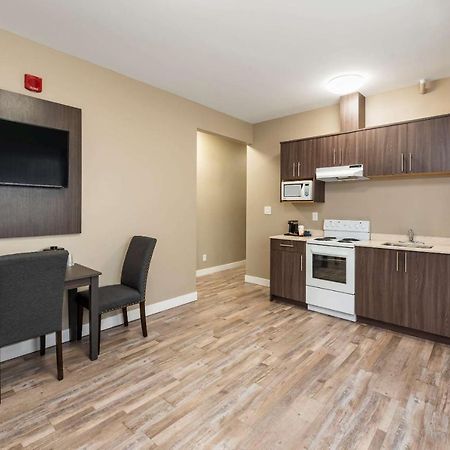Econo Lodge Принс Джордж Екстериор снимка