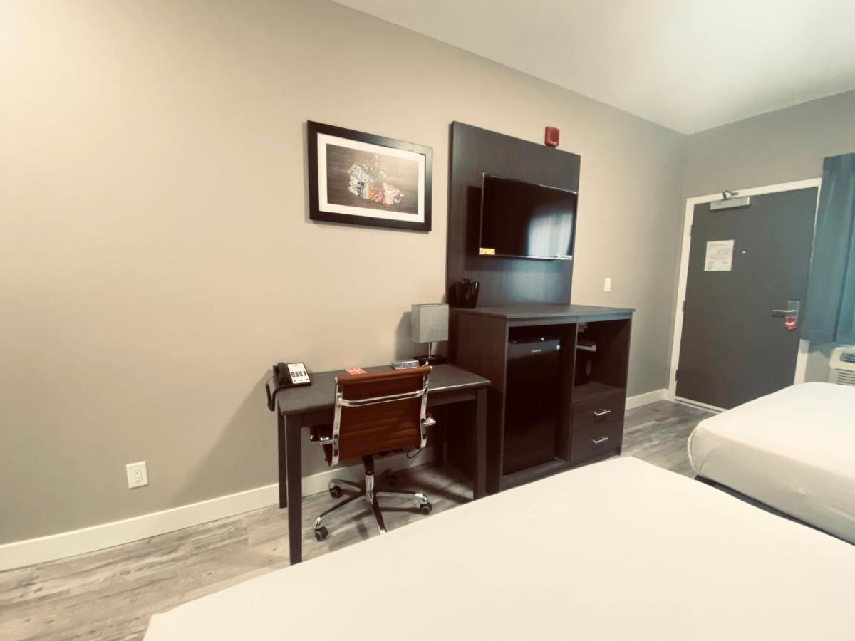 Econo Lodge Принс Джордж Екстериор снимка