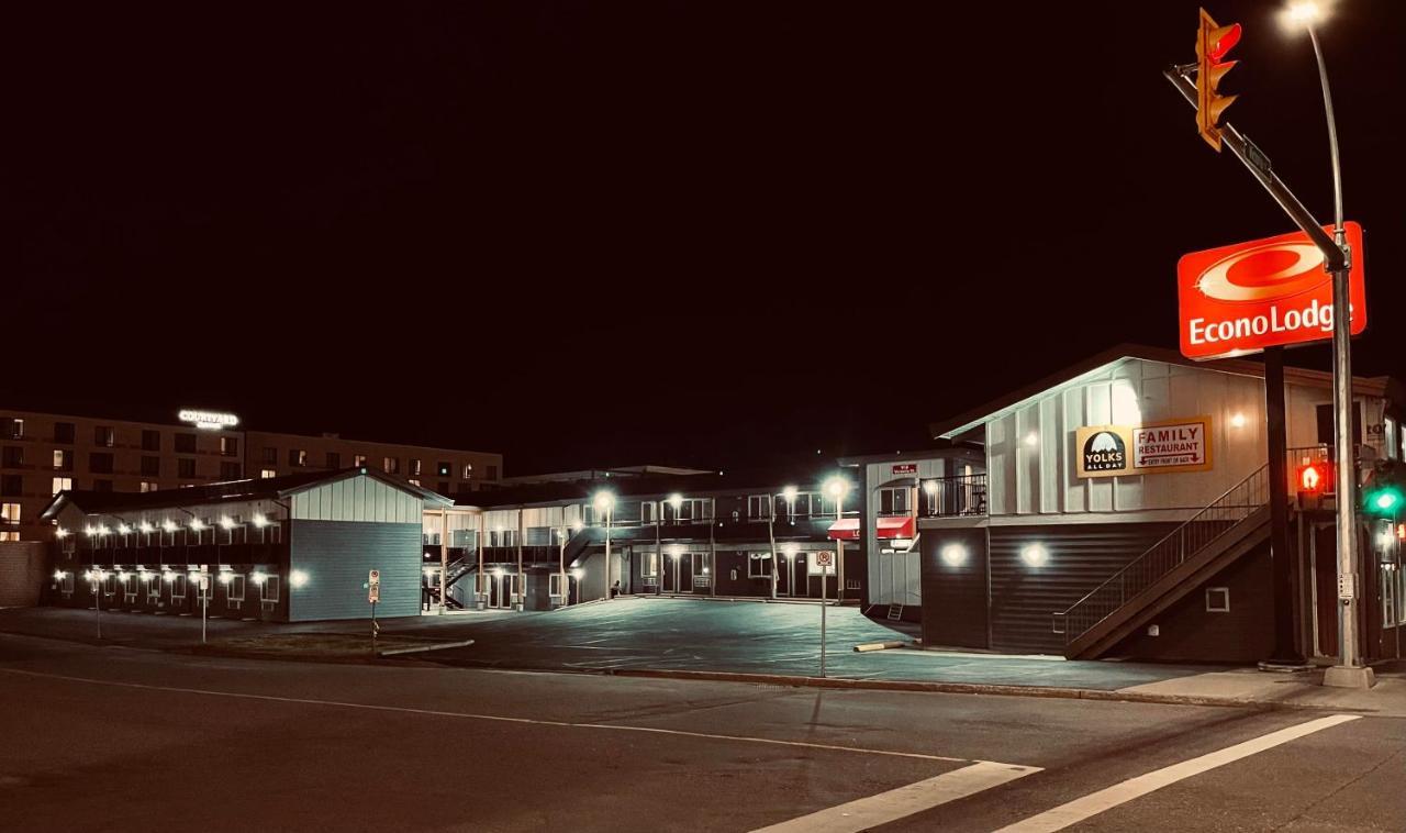 Econo Lodge Принс Джордж Екстериор снимка