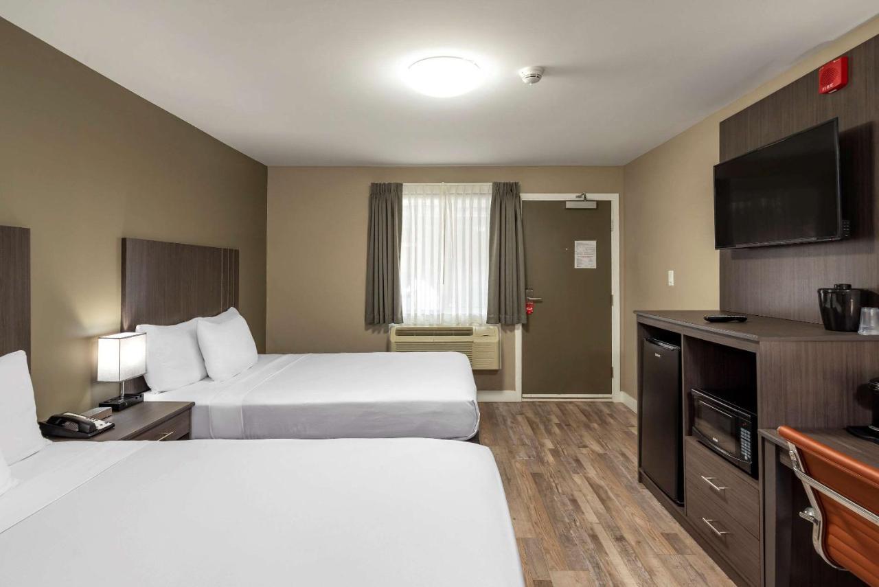 Econo Lodge Принс Джордж Екстериор снимка