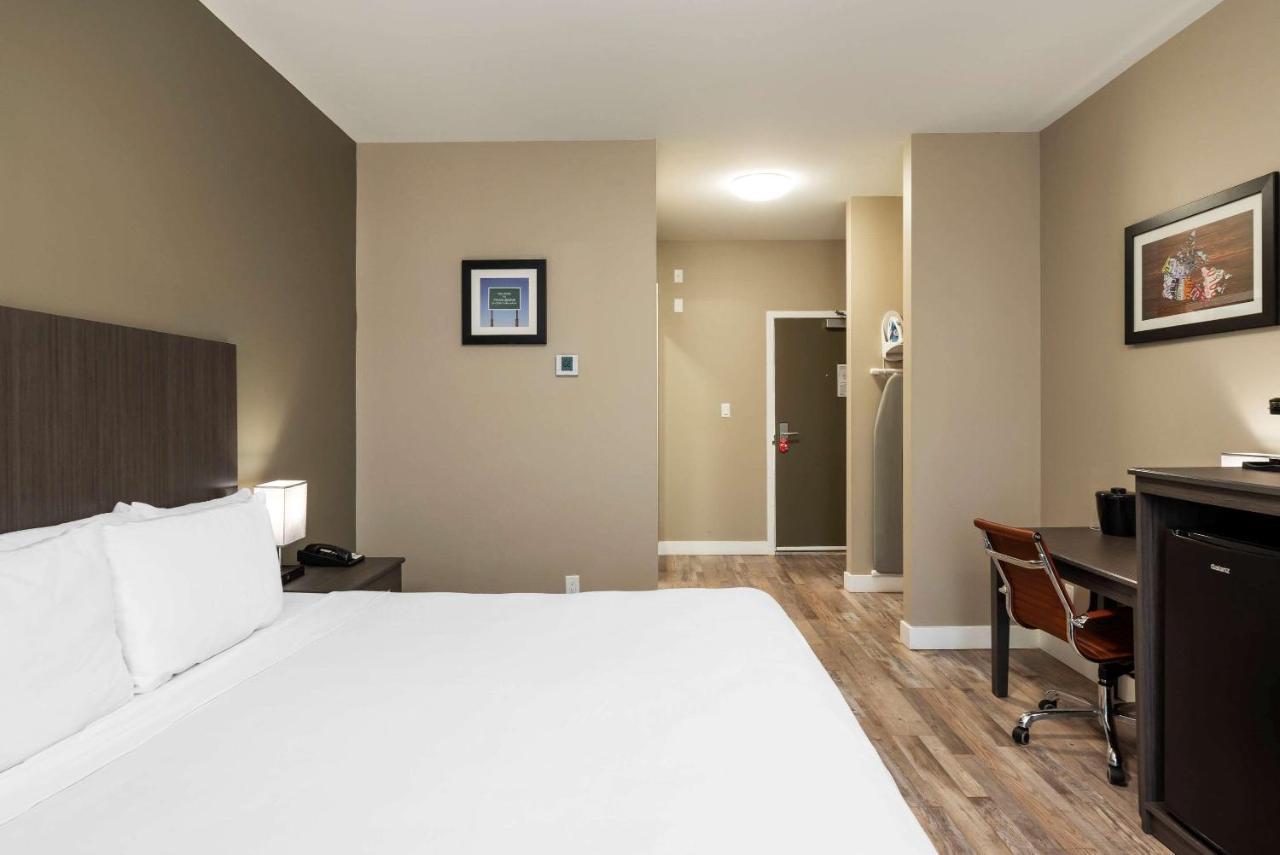 Econo Lodge Принс Джордж Екстериор снимка