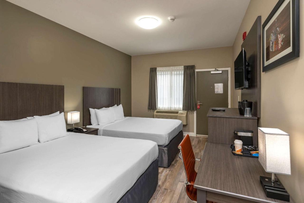 Econo Lodge Принс Джордж Екстериор снимка