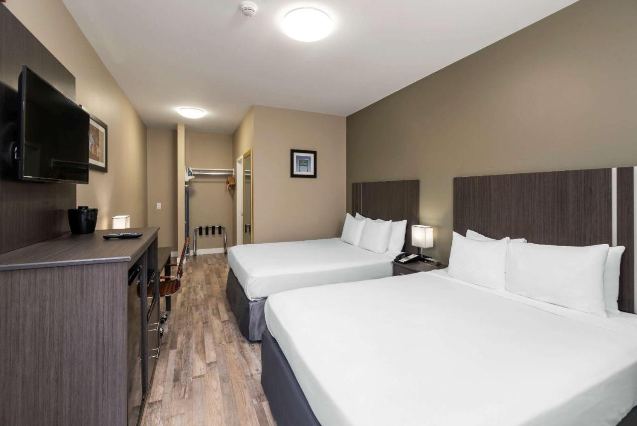 Econo Lodge Принс Джордж Екстериор снимка