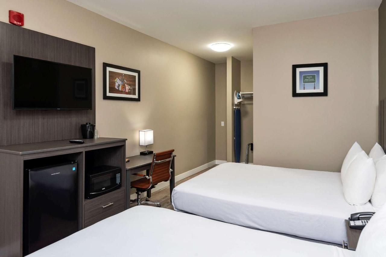 Econo Lodge Принс Джордж Екстериор снимка