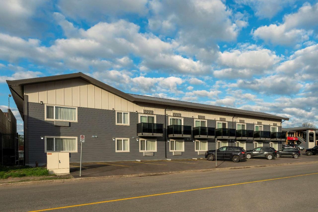 Econo Lodge Принс Джордж Екстериор снимка