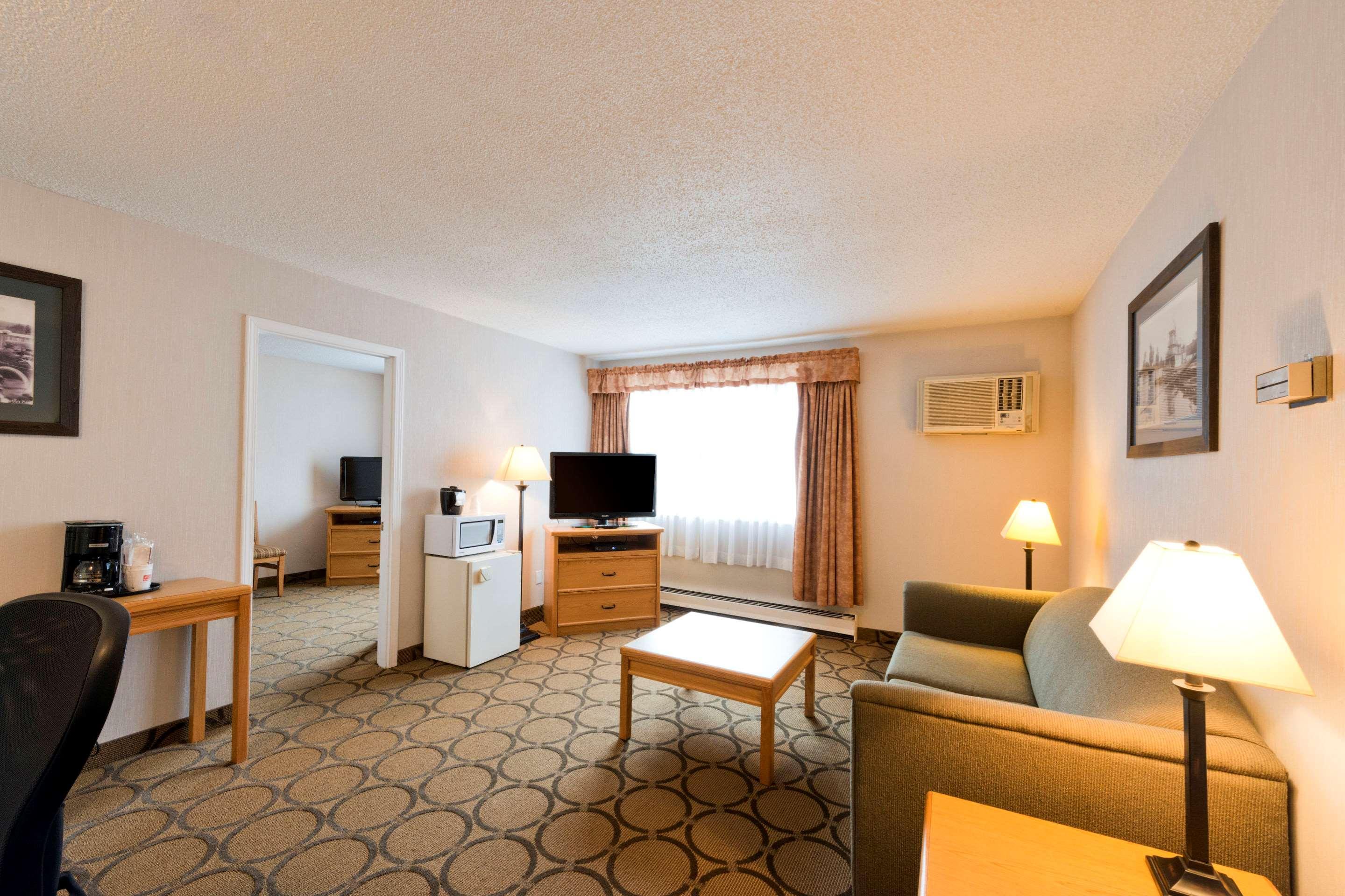 Econo Lodge Принс Джордж Екстериор снимка