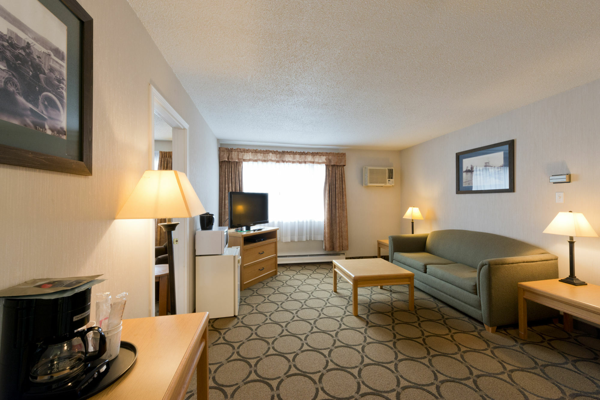 Econo Lodge Принс Джордж Екстериор снимка