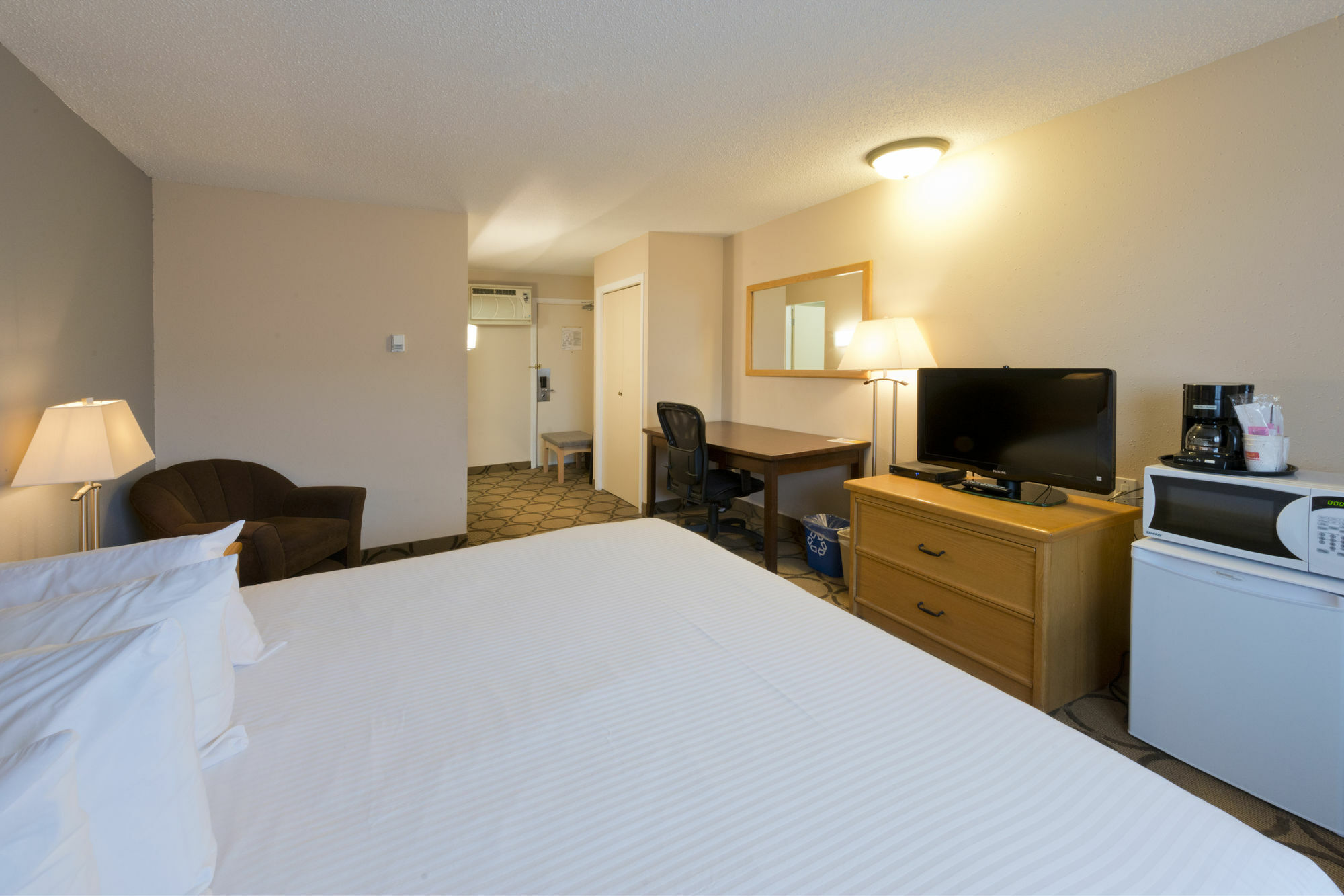 Econo Lodge Принс Джордж Екстериор снимка